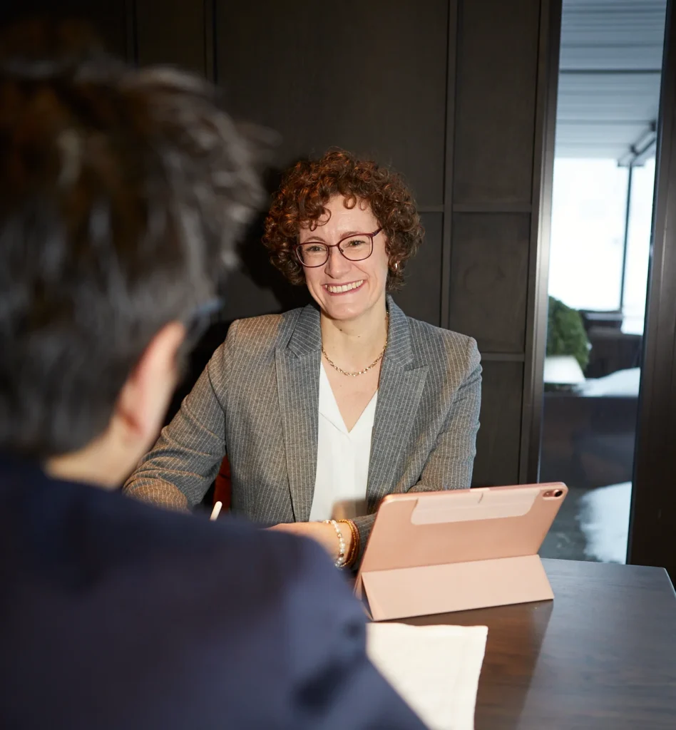 Carolin Läufer während des Führungspersonen-Coachings mit einer Kundin